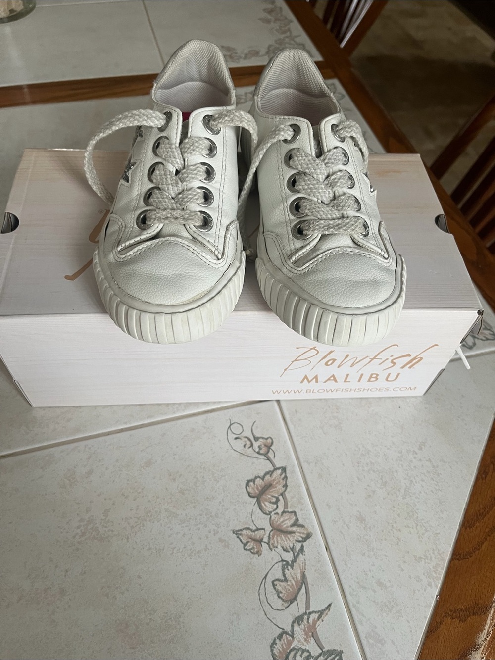 Blowfish Kids White Low-Top Lace-Up Sneakers with Star Accent